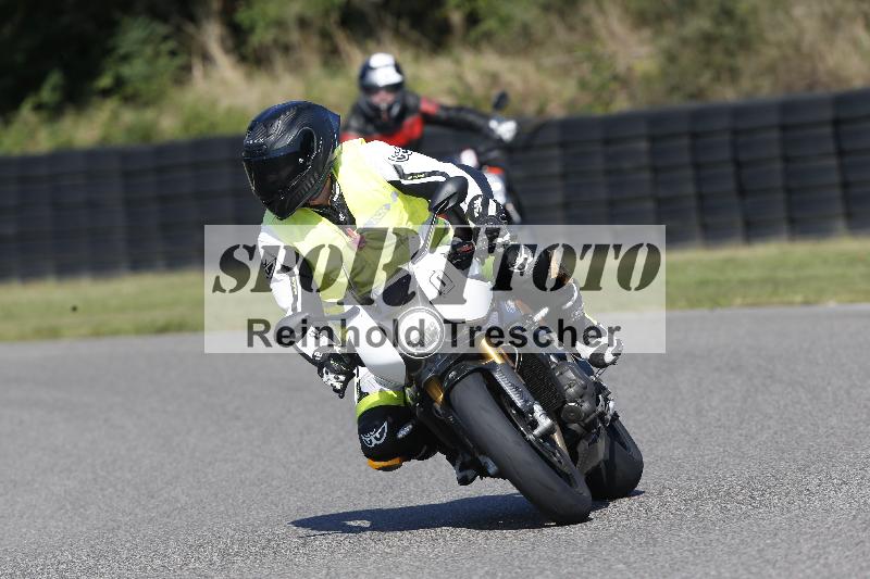 Archiv-2025/49 26.08.2025 Cornu Master School ADR/blau-bleu/0-3